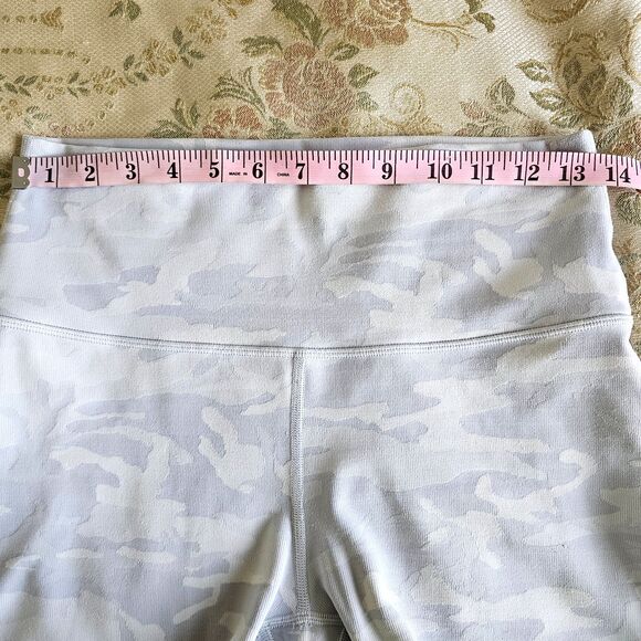 Lululemon Wunder Under  Shorts  Starlight Sz 8 Cut Hem Authentic - Picture 2 of 4